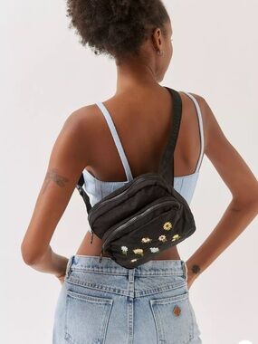 BAGGU Fanny Pack Embroidered Floral